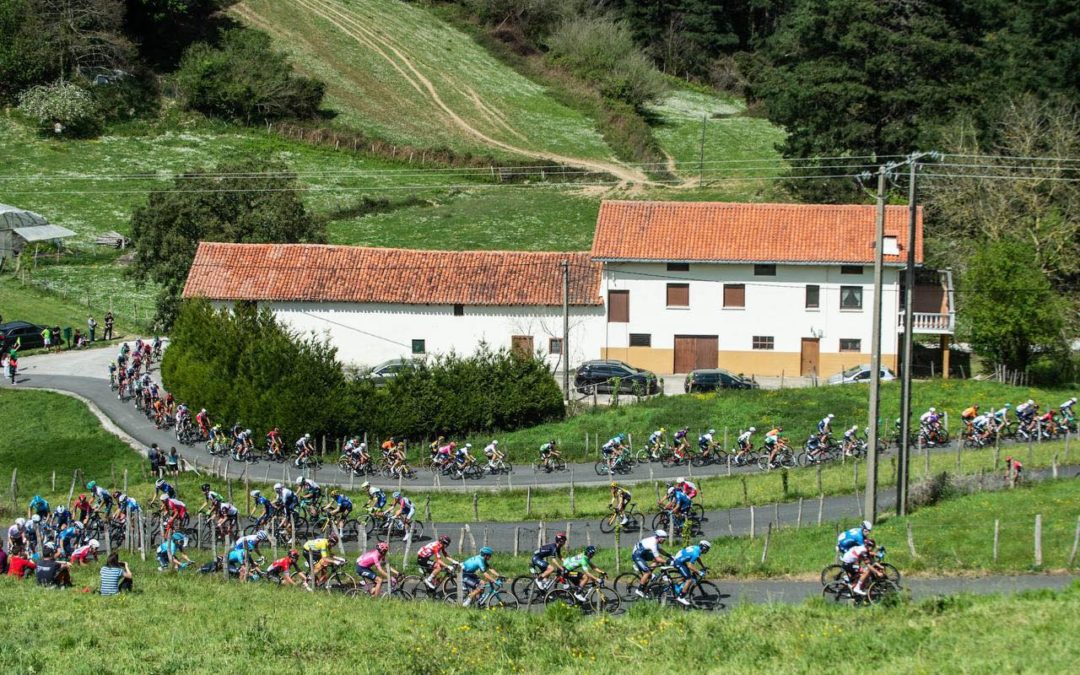 Itzulia Basque Country : Roglic en combattant